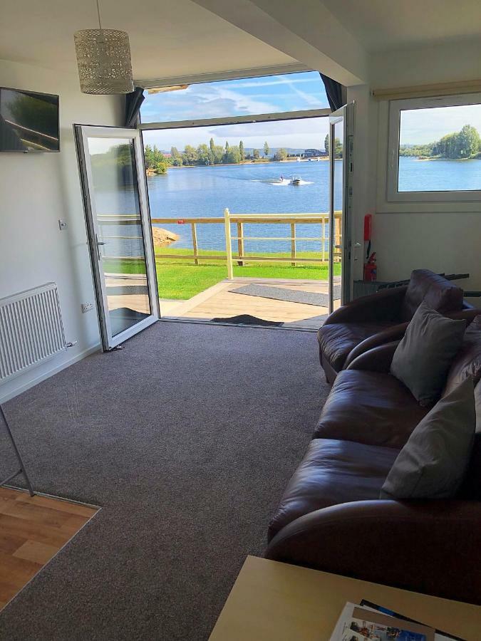 צ'יצ'סטר Premium Lake Lodges מראה חיצוני תמונה